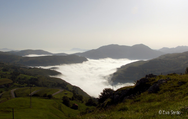 Mar de nubes sobre el poljé de Matienzo desde el Puerto de Alisas.
