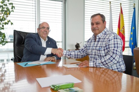 11:00 Despacho del consejero El consejero de Medio Rural, Pesca y Alimentación, Jesús Oria, firma un convenio con el presidente de la Red Cántabra de Desarrollo Rural, Pedro Gómez. 1 DE JULIO DE 2016