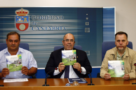 10:00Sala de Prensa del Gobierno de CantabriaEl consejero de Medio Rural, Pesca y Alimentación, Jesús Oria, presenta, en rueda de prensa, el calendario de actividades de Naturea Cantabria del segundo semestre de 2017. Nacho Romero © 27 jun 17
